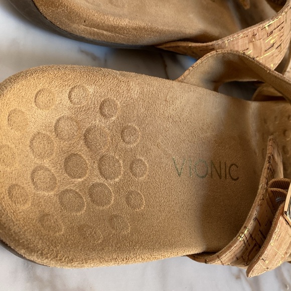 Vionic Skylar Grip Adjustable Gold Cork Strap EVA Support Women's Sandal Size 9 - Picture 3 of 10